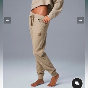 Alo Muse Sweatpant in Gravel Heather